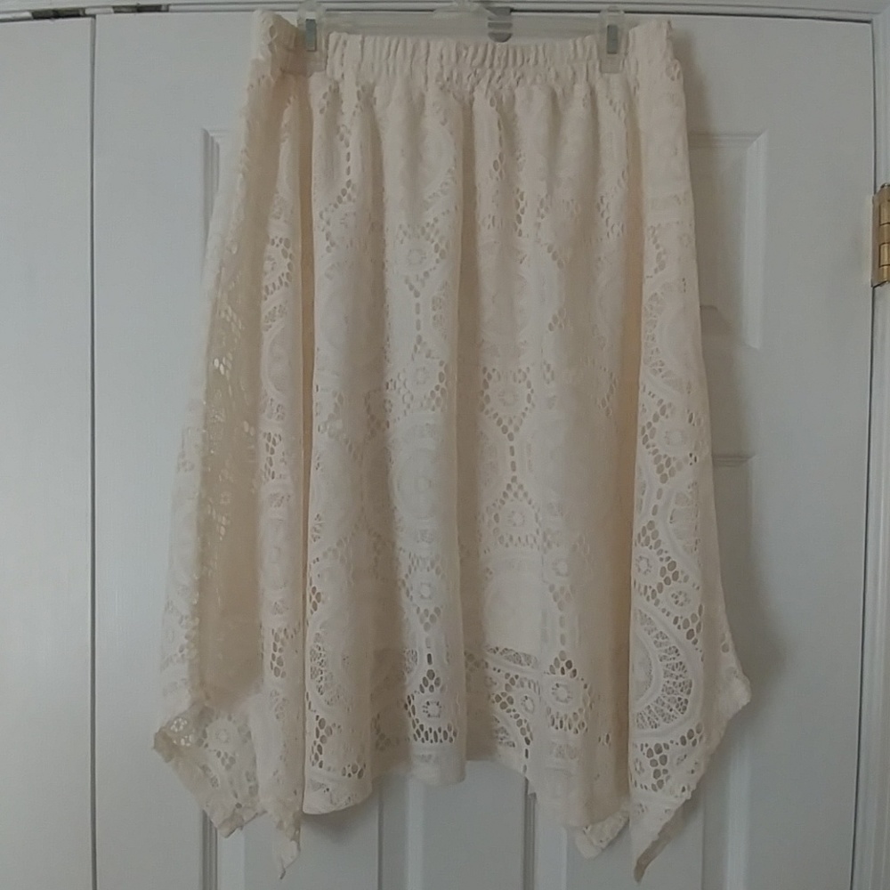 NWT Ivory lace SharkBite skirt fully lined